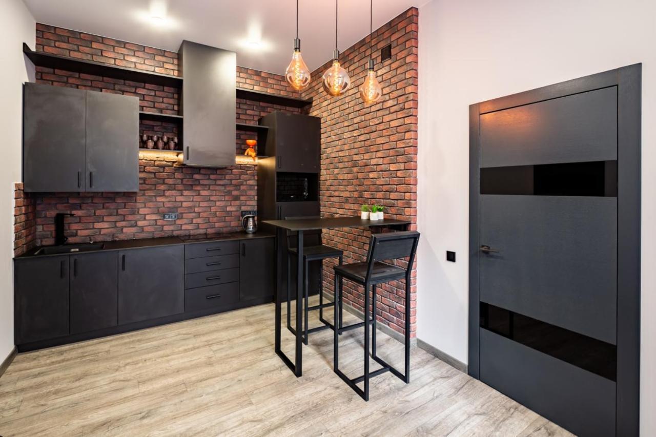 Stylish Apartment In The Center Lviv Exterior photo