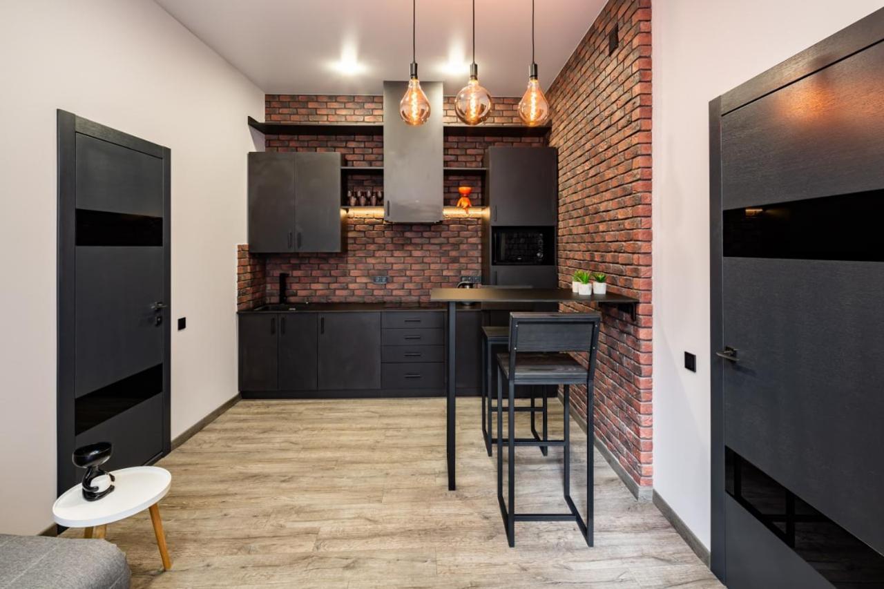 Stylish Apartment In The Center Lviv Exterior photo